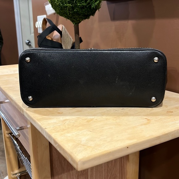 Authentic Chanel Chain Shoulder tote #01940 - Picture 5 of 16